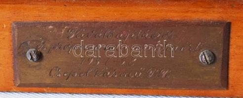 Fém vasút modell, fa talapzaton, "Kiváló agitációs és propaganda munkáért 1957-58" felirat...