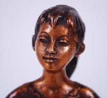 Kutas László (1936-): Lány csípőre tett kézzel. Bronz, jelzett 27/100, m:22 cm, s:1 kg