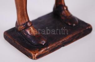 Kutas László (1936-): Lány csípőre tett kézzel. Bronz, jelzett 27/100, m:22 cm, s:1 kg
