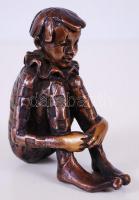 Kutas László (1936-): Kuporgó bohóc. Bronz, jelzett 23/100, m:10 cm, h:10 cm, s:0,7 kg