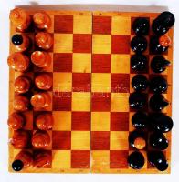 Fa sakkészlet fa táblával, komplett / 
Wooden chess set 32x32cm