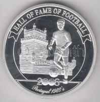 Uganda 2006. 2000Sh Ag "A labdarúgás halhatatlanjainak csarnoka - Portugália 1960-as évek" T:PP Uganda 2006. 2000 Shilling Ag "Hall of Fame of football - Portugal 1960s" C:PP