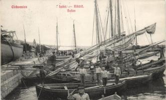 Crikvenica port with saluting children