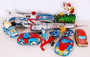 Lemezárugyár játék tétel összesen 8 db játék, több helyen rozsda nyomok