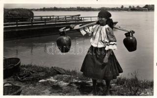 Mohács vízhordó asszony, mohácsi kőkorsók