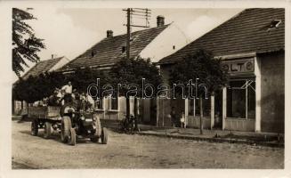 Kisbér kistraktor, bolt (EB)