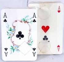 2 db bontatlan francia kártya, egyik hátoldalán orosz-magyar űrhajosokkal