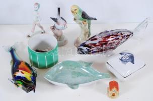 Restaurátor tétel: Porcelán és üveg figurális tárgyak, letört darabok kis része a dobozban