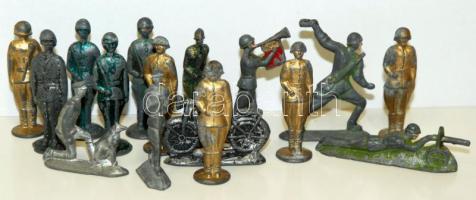 Ólomkatonák, festék több helyen kopott, összesen: 16 db, m: 6 cm