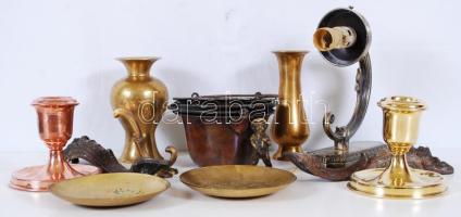 Doboznyi vegyes réz tétel: gyertyatartók, vázák, tálkák, elektromos falikar, mini bográcsok stb