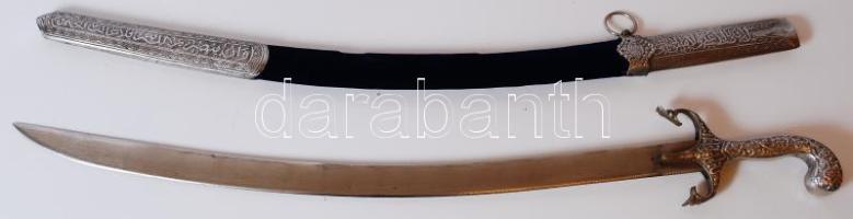 Modern damaszkuszi díszkard, fém-plüss hüvelyben, jelzés nélkül, jó állapotban, h:85 cm