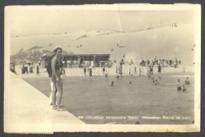 cca 1950 Az FTC futballistáinak aláírása Bulgáriából hazaküldött képeslapon: Henni II., Tátrai, Mész...