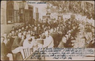 Hungarian soldiers in a restaurant in Budapest, photo (fa)