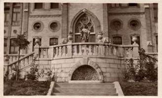 Budapest XII. Svábhegy; Isteni szeretet leányainak rendháza, főbejárat