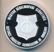 "Magyar Védelmiipari Szövetség - Defense Industry Association of Hungary" ezüstözött emlékérem (42,5mm) T:PP Dísztokban