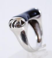 Női ezüst (Ag) gyűrű ónix kővel / 
Silver ring with onyx, size: 50, br: 6,38gr