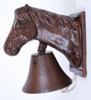 Falra szerelhető lófej harangcsengővel, fém, 17×20×12 cm
