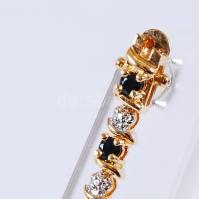 Tűzaranyozott ezüst (Ag.) karkötő szintetikus kövekkel, tokban, h:19 cm, bruttó: 13,3 g