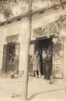 Pécs (?) Tóth temetkezési vállalata, Szecskó József asztalos boltja, fotó