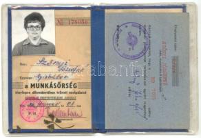 Fényképes női munkásőr igazolvány, és egy minikönyv a Munkásőrség fennállásának 25. évfordulójára