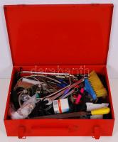 Hatalmas barkács felszerelés, Csigafúrók vídia, csavarok, saruk, tiplik, villáskulcsok, reszelők, metszők, számítógépkábel, kormányzár kulccsal, jó fémdobozban