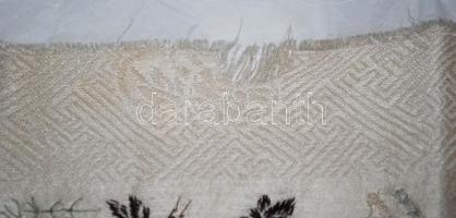 Cca 1900 vajszínű, anyagában is szövött mintás kínai selyemkép, párban, 104×18 cm/db