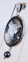 Gyöngyház camea ezüst (Ag) foglalatban / 
Nacre cameo pendant in silver frame, 5cm, 5,6gr