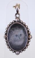 Macskát ábrázoló gyöngyház camea ezüst (Ag) foglalatban /  Nacre cameo pendant showing a cat in silver frame, 4,5cm, 9,18gr