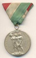 Sződy Szilárd (1878-1939) 1937. "Magyar Főiskolai Sportegyletek Egyesülése" ezüstözött bajnoki díjérem mellszalaggal T:2-