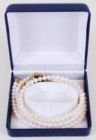 Két soros nyaklánc Akoya gyöngyökkel 19. századi aranyozott ezüst (Ag) zárral, ezüst szerelékkel / 
...