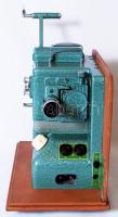 Meopta 8mm-es vetítő eredeti bőr táskájában, kiváló állapotban / 
Meopta 8mm projector in original l...