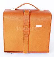 Meopta 8mm-es vetítő eredeti bőr táskájában, kiváló állapotban / 
Meopta 8mm projector in original l...