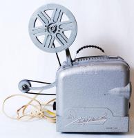 Lomo 8mm-es vetítőgép 2 tekercs Gusztáv rajzfilmmel (tisztításra szorul) / 
Lomo 8mm projectior with...