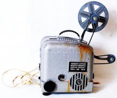 Lomo 8mm-es vetítőgép 2 tekercs Gusztáv rajzfilmmel (tisztításra szorul) / 
Lomo 8mm projectior with...