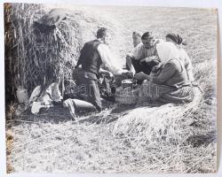 cca 1920 Szentgyörgyvár - Ebéd aratás közben I, 24x30cm