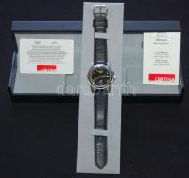 Svájci Certina márkájú automata önfelhúzós naptáros férfi karóra, eredeti sérült díszdobozban, kézikönyvvel, bizonylattal, működőképes és alig használt állapotban! Swiss Certina automatic wristwatch in original box with documents, in very good condition (box damaged)