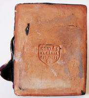 Komlós, ülő kislányos könyvtámasz 1 db, jelzett, apró lepattanás a könyvtámaszon, m:8 cm