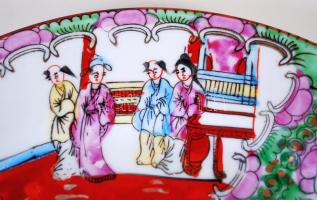 Jelzett, kínai tányér, kézzel festett, apró máz hibával, d:26 cm