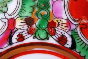 Jelzett, kínai tányér, kézzel festett, apró máz hibával, d:26 cm