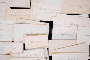 cca 1880-1940 83 db női névjegy sok címeres és aláírt, dombornyomott