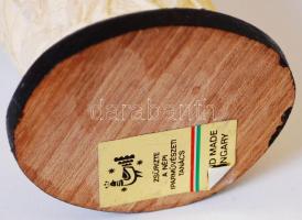 cca 1970 Csontból faragott, szarvasokat ábrázoló kis iparművészeti tégely, zsűrizett / 
Carved bone ...