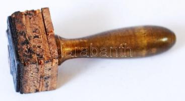 cca 1970 "Közalkalmazottak" feliratú réz nyelű bélyegző, 5,5cm