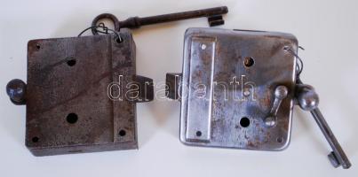 2db régi zár kulccsal, kamra- és wc-ajtóra /  Vintage locks with key, 10x10cm