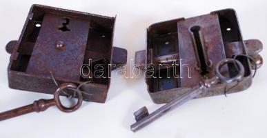 2db régi zár kulccsal, kamra- és wc-ajtóra / 
Vintage locks with key, 10x10cm