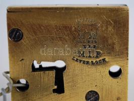 British Bull Dog The M:I:P Lever Lock érdekes szerkezetű réz zár kulccsal / 
Brass lock with key, 4,...