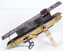 Régi ajtózár réz címerrel, kilinccsel, és kulccsal / 
Old lock with key, brass escutcheon plates and...