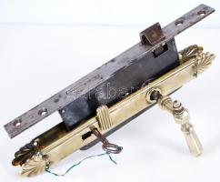 Régi ajtózár réz címerrel, kilinccsel, és kulccsal / 
Old lock with key, brass escutcheon plates and...