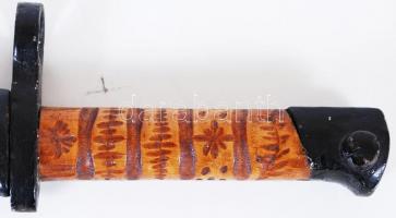 Szurony, markolatnál kézi faragással, hüvellyel h: 37 cm/ Bayonet with sleeve