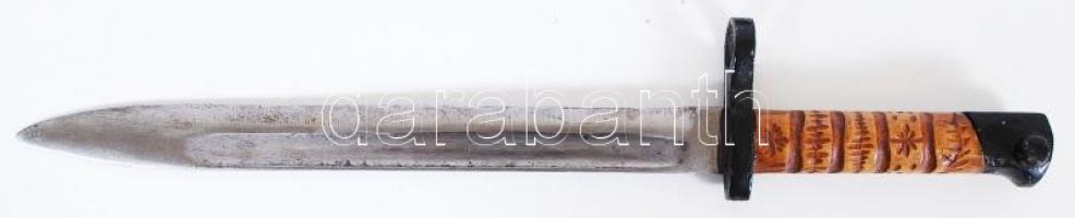 Szurony, markolatnál kézi faragással, hüvellyel h: 37 cm/ Bayonet with sleeve