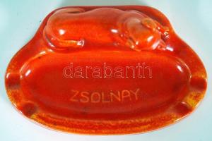 Zsolnay hamutartó tacskóval, jelzés nélkül, alján kisebb csorbával és hajszálrepedéssel, h:15 cm, m:...